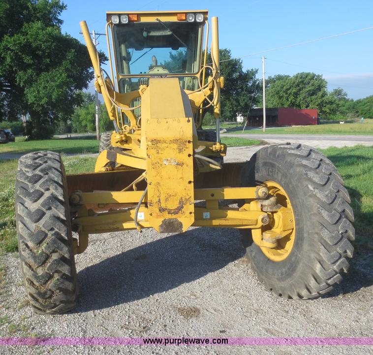 image for item D2077 1997 Caterpillar 120H articulated motor grader