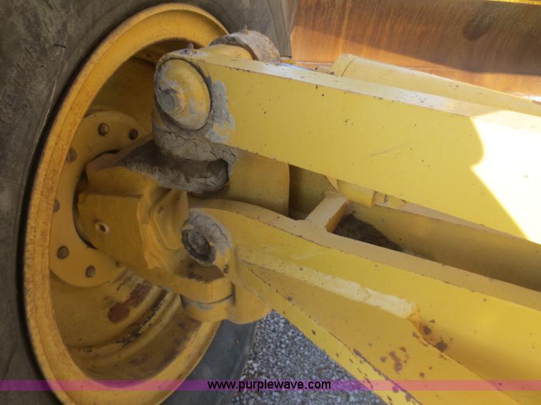 image for item D2077 1997 Caterpillar 120H articulated motor grader