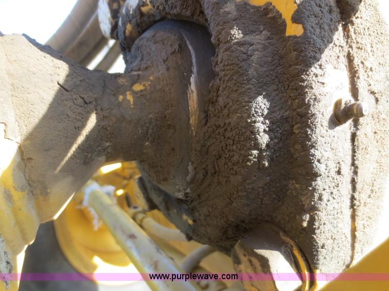 image for item D2077 1997 Caterpillar 120H articulated motor grader