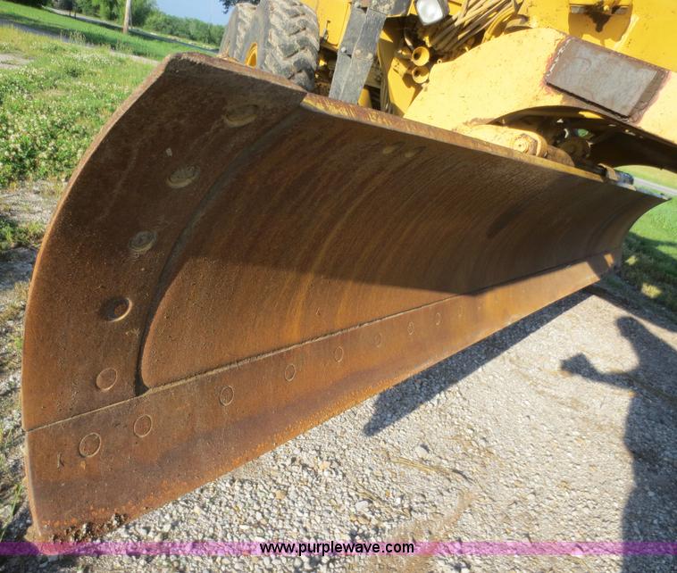 image for item D2077 1997 Caterpillar 120H articulated motor grader