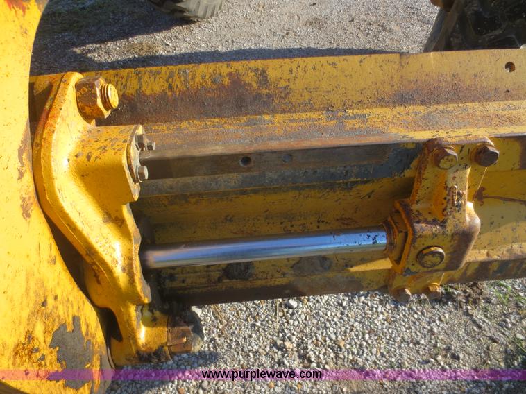 image for item D2077 1997 Caterpillar 120H articulated motor grader