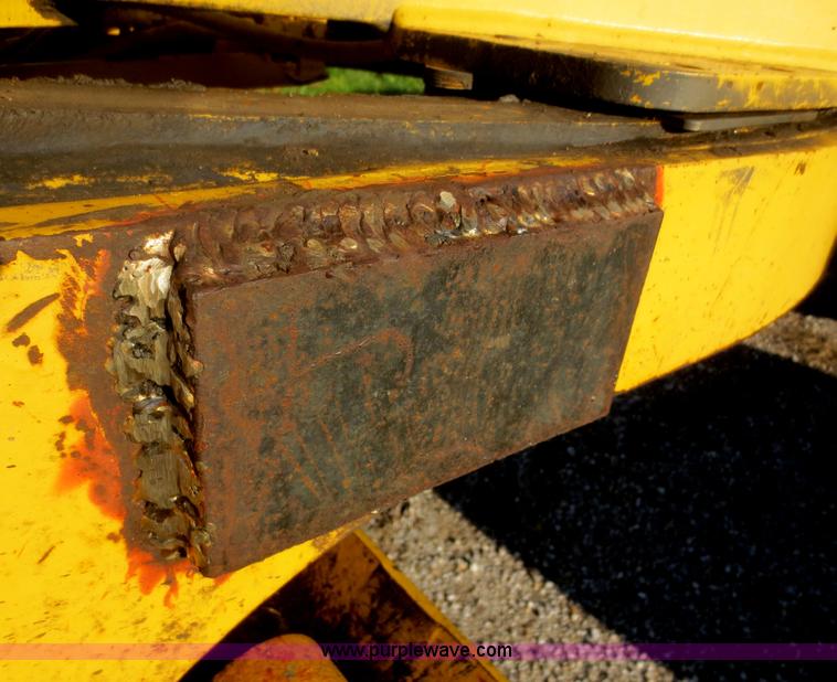 image for item D2077 1997 Caterpillar 120H articulated motor grader