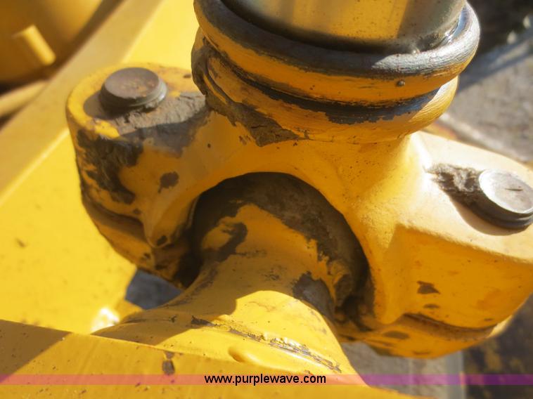 image for item D2077 1997 Caterpillar 120H articulated motor grader