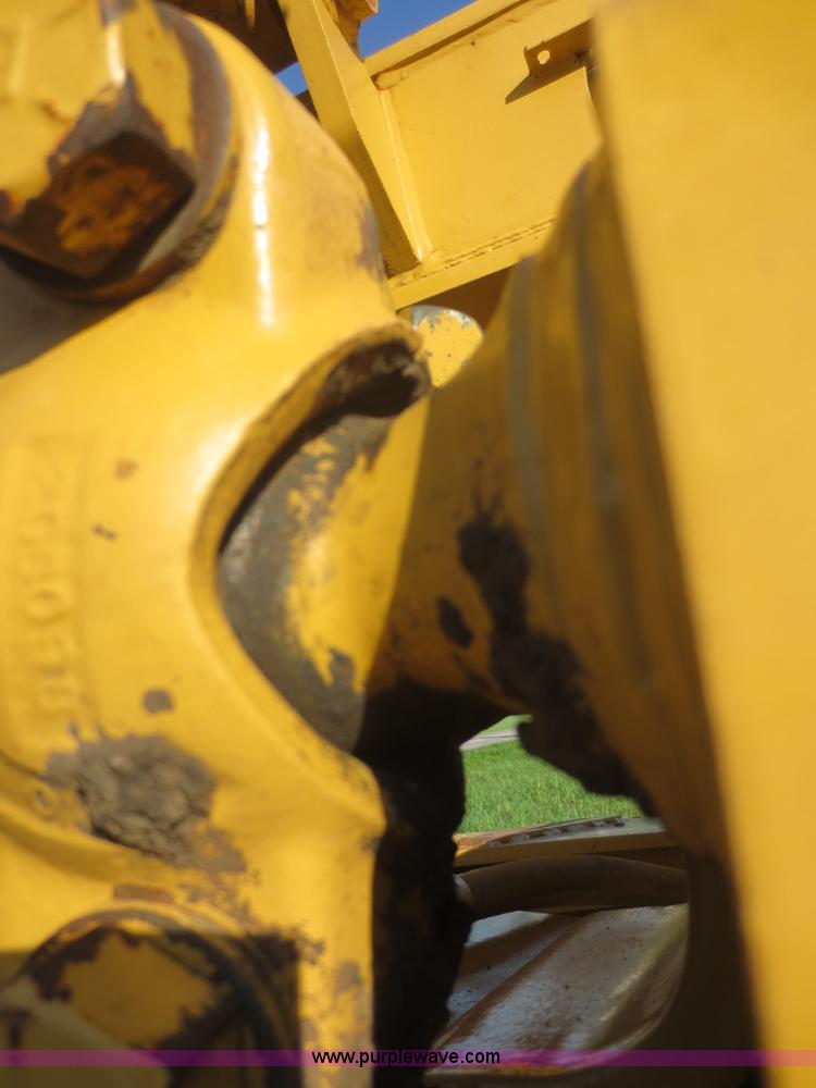 image for item D2077 1997 Caterpillar 120H articulated motor grader