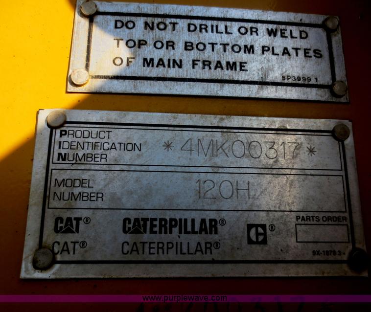 image for item D2077 1997 Caterpillar 120H articulated motor grader