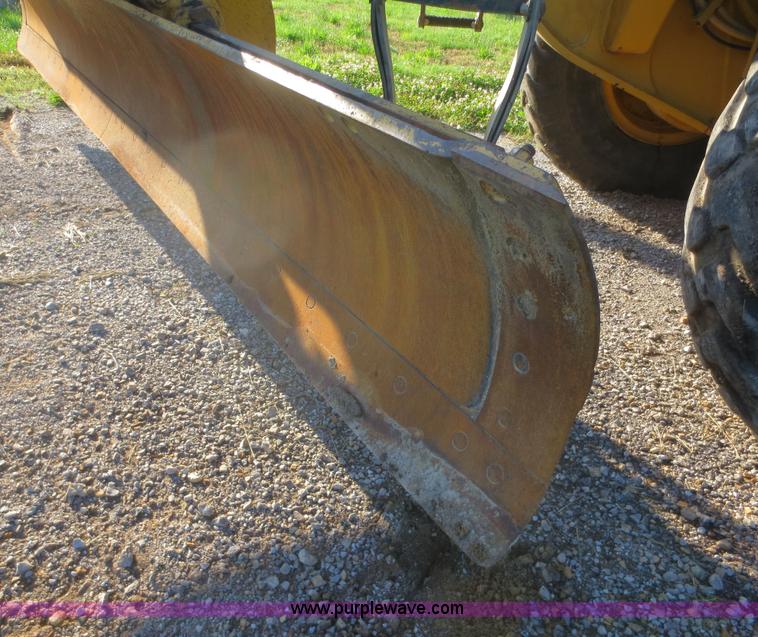 image for item D2077 1997 Caterpillar 120H articulated motor grader