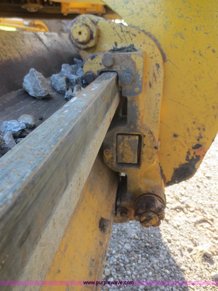 image for item D2077 1997 Caterpillar 120H articulated motor grader