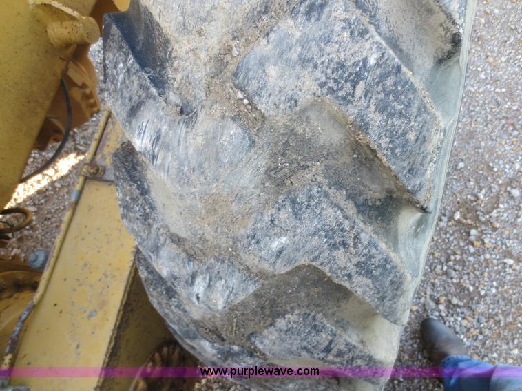 image for item D2077 1997 Caterpillar 120H articulated motor grader