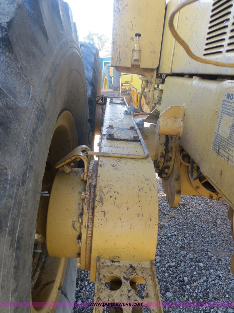 image for item D2077 1997 Caterpillar 120H articulated motor grader