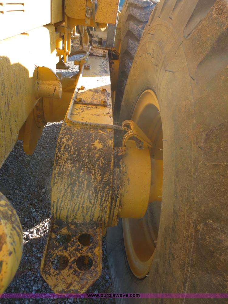 image for item D2077 1997 Caterpillar 120H articulated motor grader