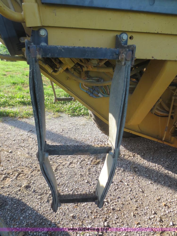 image for item D2077 1997 Caterpillar 120H articulated motor grader