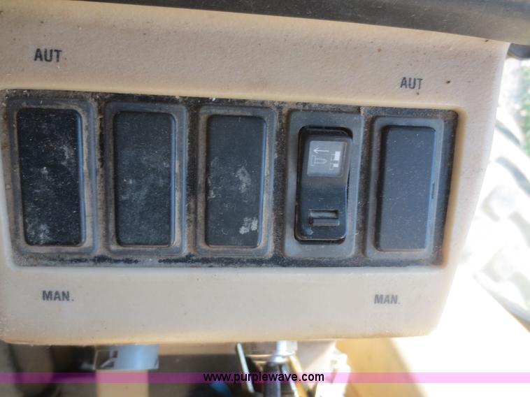 image for item D2077 1997 Caterpillar 120H articulated motor grader