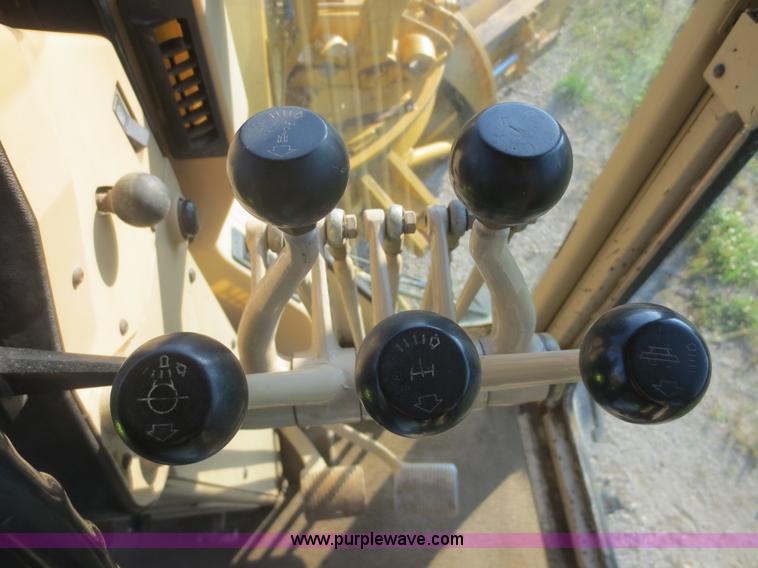 image for item D2077 1997 Caterpillar 120H articulated motor grader
