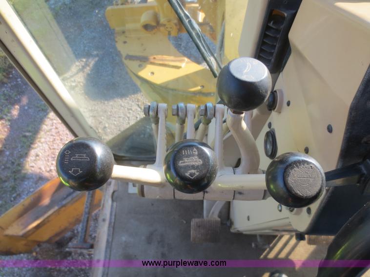 image for item D2077 1997 Caterpillar 120H articulated motor grader