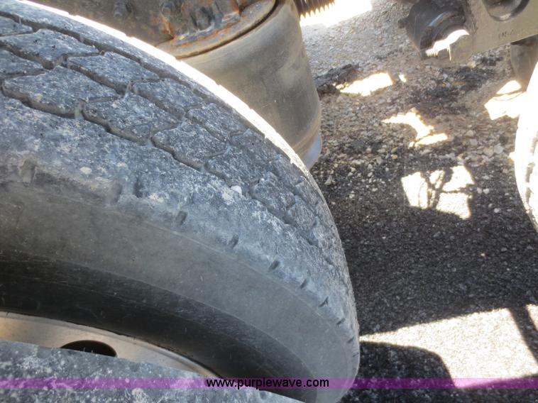 image for item D2079 1998 Volvo VN semi truck