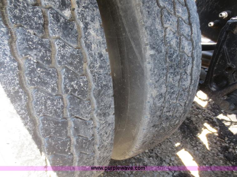 image for item D2079 1998 Volvo VN semi truck