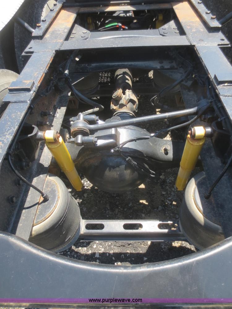 image for item D2079 1998 Volvo VN semi truck