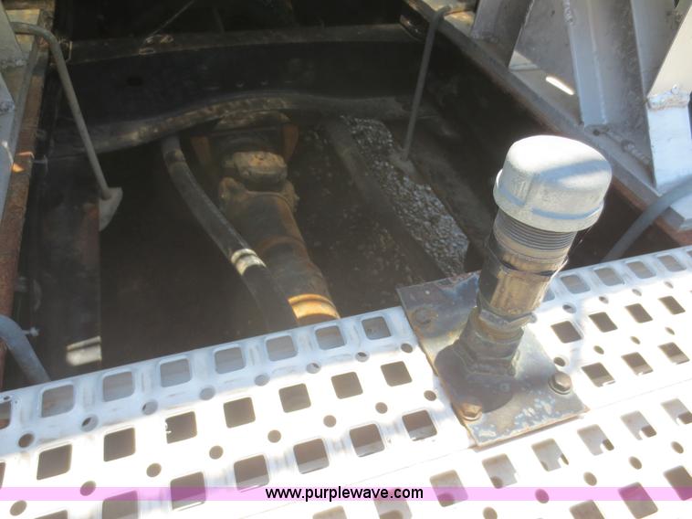 image for item D2079 1998 Volvo VN semi truck