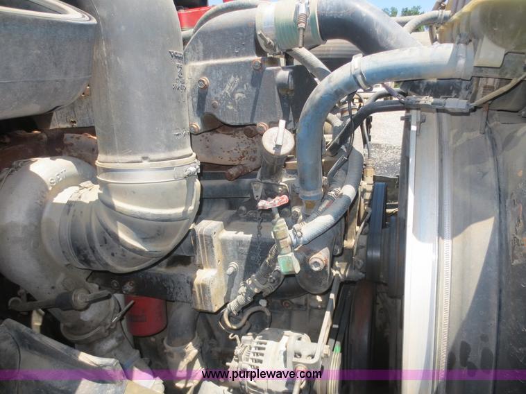 image for item D2079 1998 Volvo VN semi truck