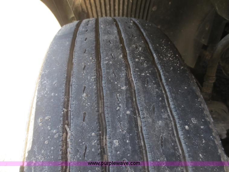 image for item D2079 1998 Volvo VN semi truck