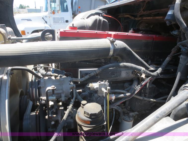 image for item D2079 1998 Volvo VN semi truck