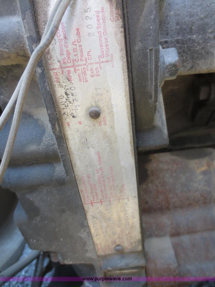 image for item D2079 1998 Volvo VN semi truck