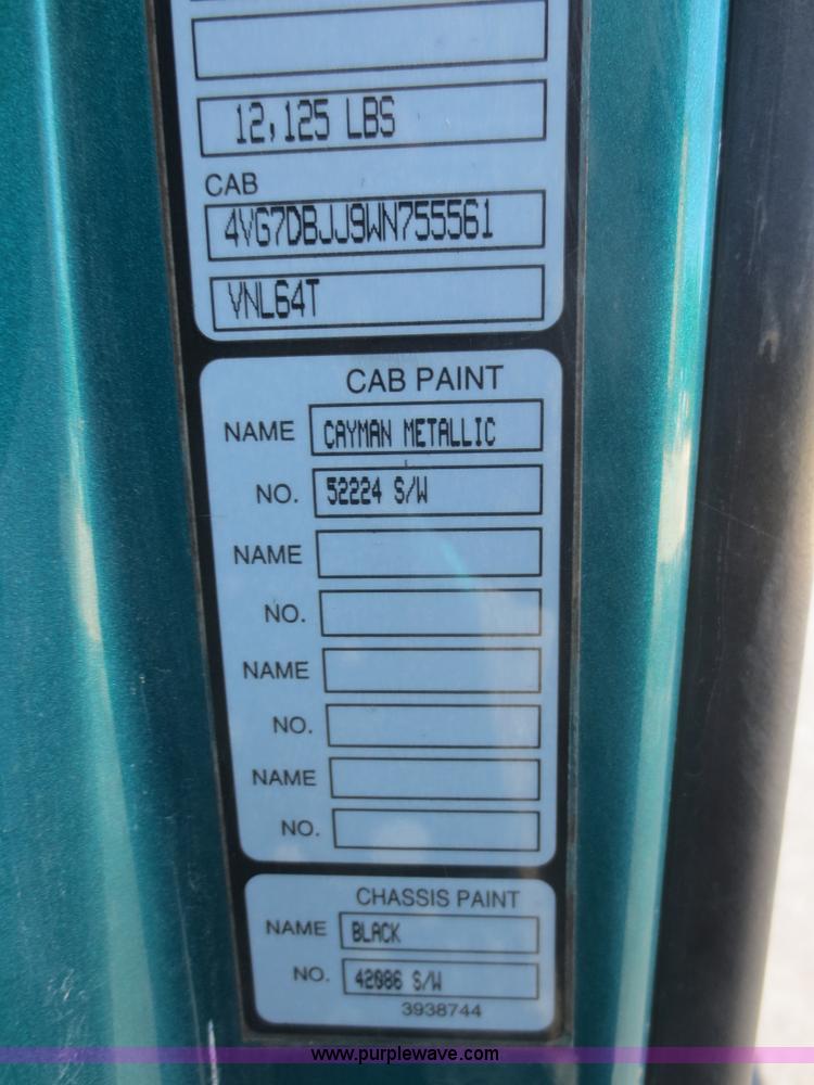 image for item D2079 1998 Volvo VN semi truck