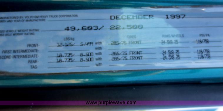 image for item D2079 1998 Volvo VN semi truck