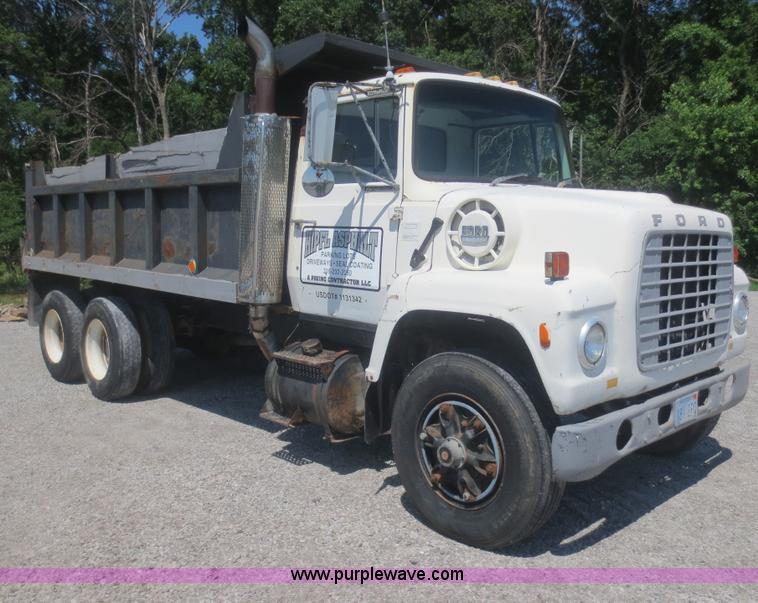 image for item D2081 1976 Ford 8000 dump truck