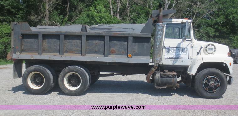 image for item D2081 1976 Ford 8000 dump truck