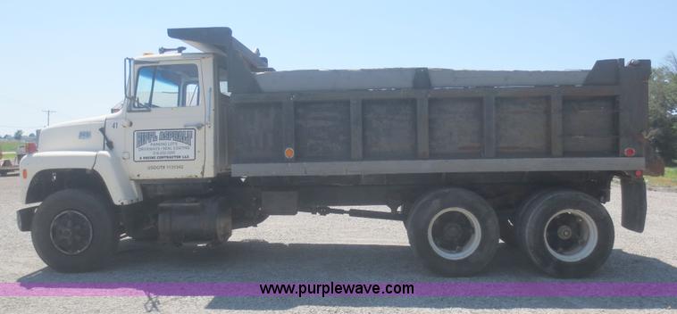 image for item D2081 1976 Ford 8000 dump truck