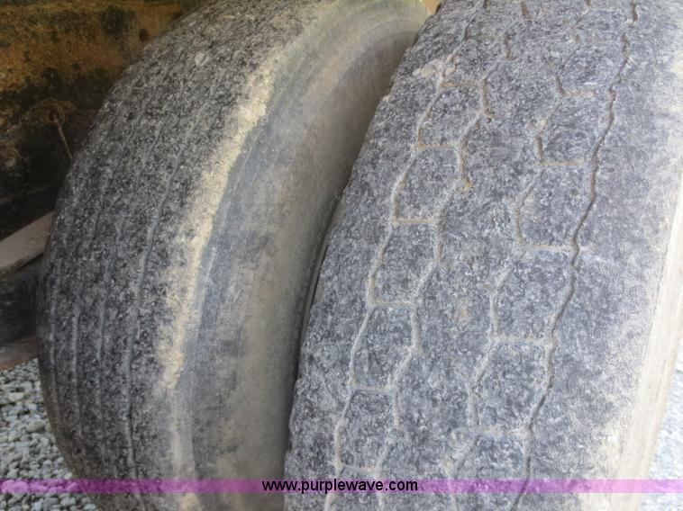 image for item D2081 1976 Ford 8000 dump truck