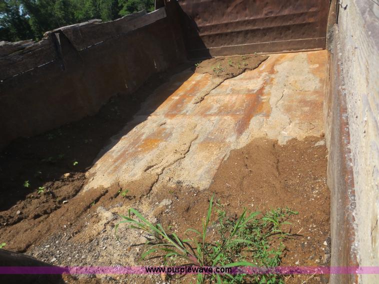 image for item D2081 1976 Ford 8000 dump truck