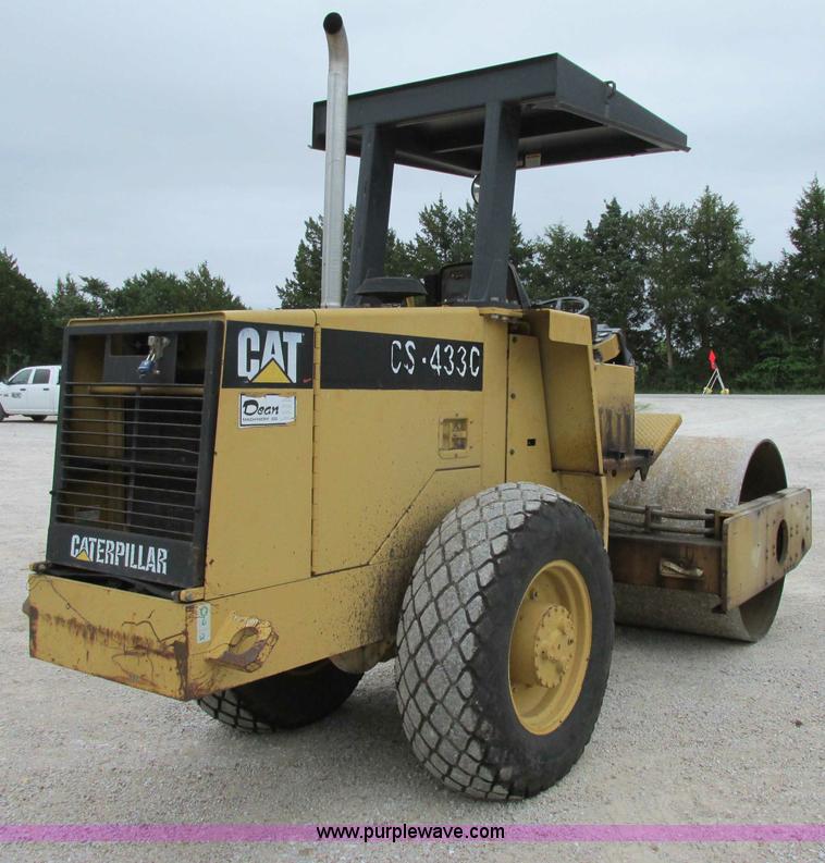 image for item D3973 1996 Caterpillar CS-433C vibratory roller