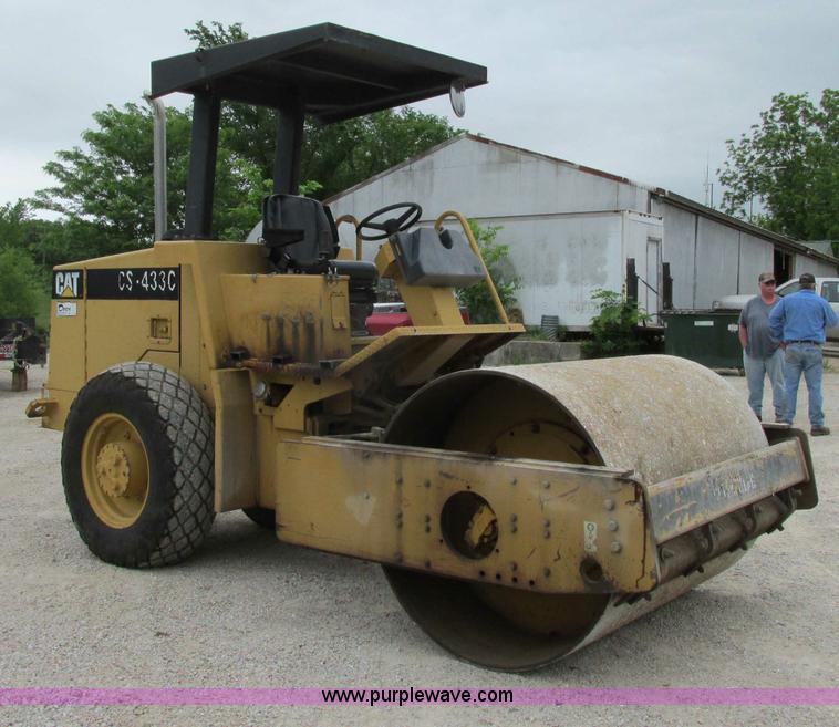 image for item D3973 1996 Caterpillar CS-433C vibratory roller