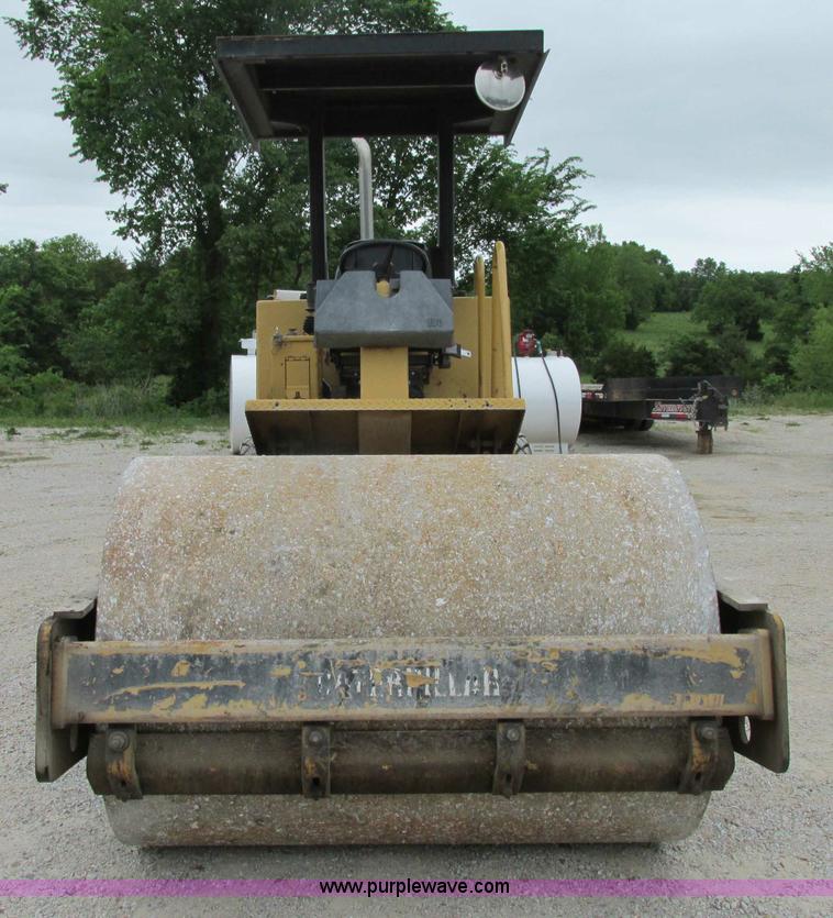 image for item D3973 1996 Caterpillar CS-433C vibratory roller
