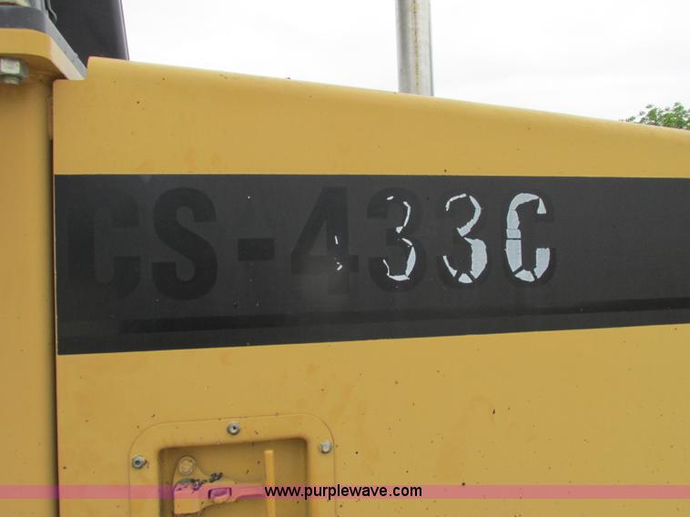image for item D3973 1996 Caterpillar CS-433C vibratory roller