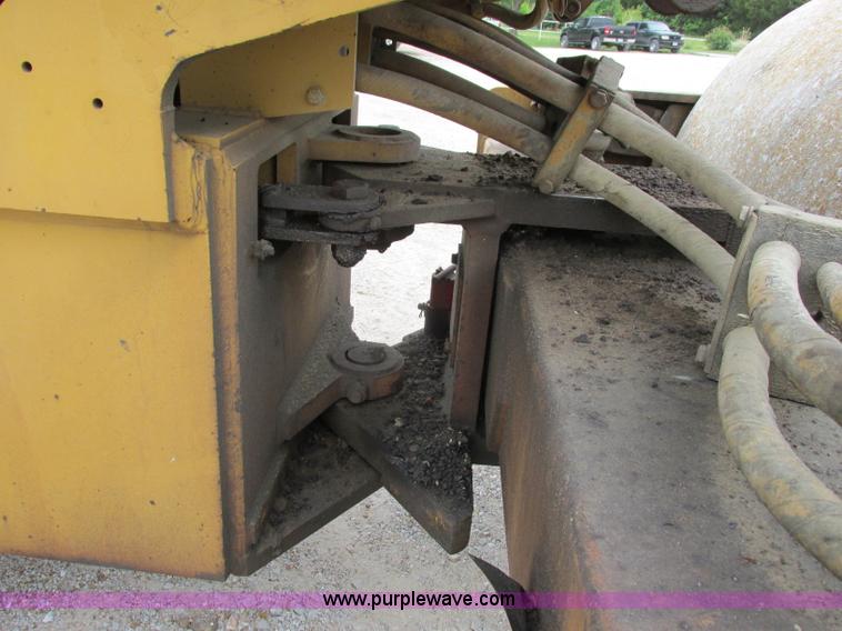 image for item D3973 1996 Caterpillar CS-433C vibratory roller