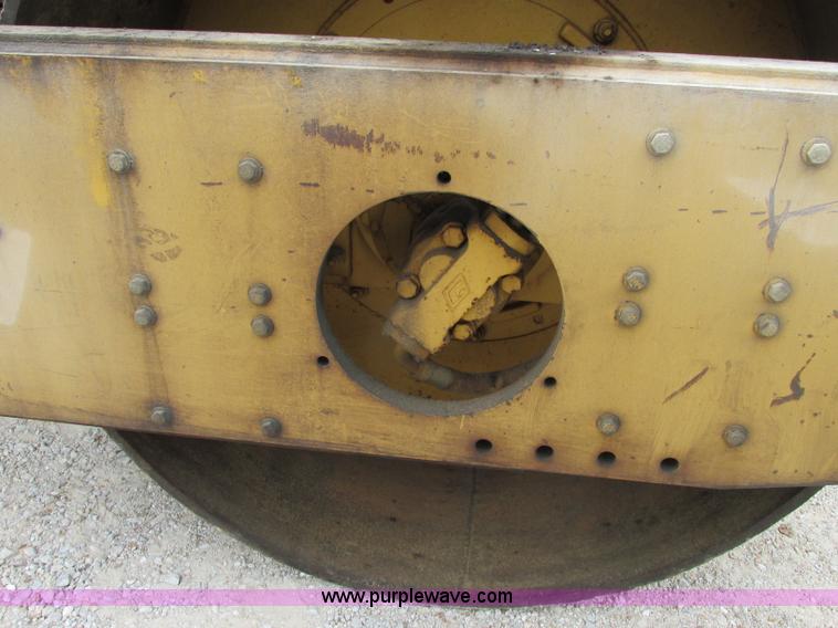 image for item D3973 1996 Caterpillar CS-433C vibratory roller