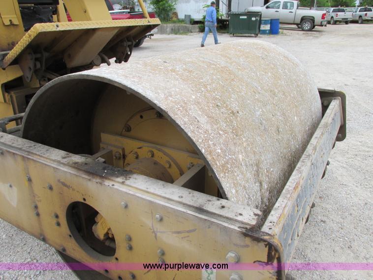 image for item D3973 1996 Caterpillar CS-433C vibratory roller