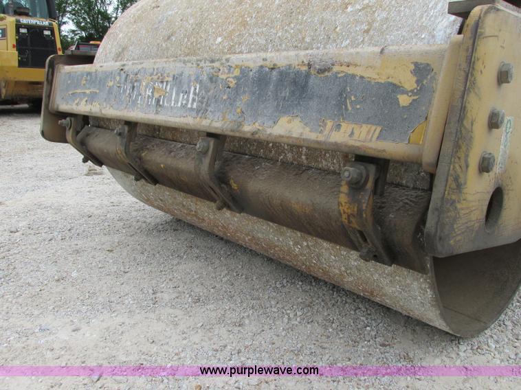 image for item D3973 1996 Caterpillar CS-433C vibratory roller
