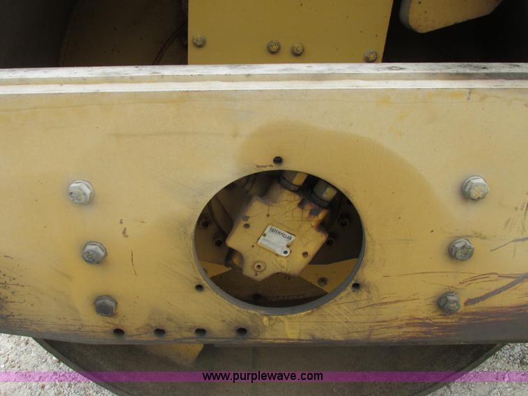 image for item D3973 1996 Caterpillar CS-433C vibratory roller
