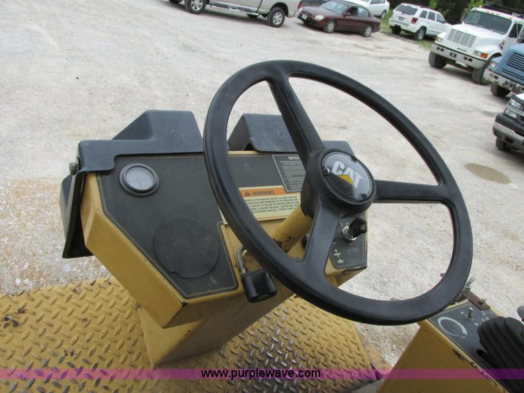 image for item D3973 1996 Caterpillar CS-433C vibratory roller