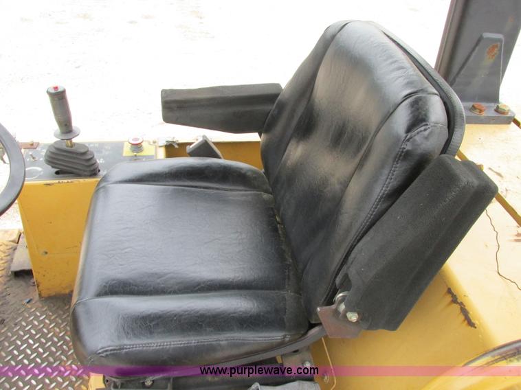 image for item D3973 1996 Caterpillar CS-433C vibratory roller