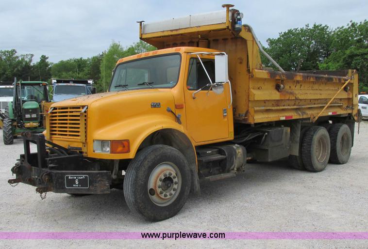 image for item D3974 1998 International 4900 dump truck