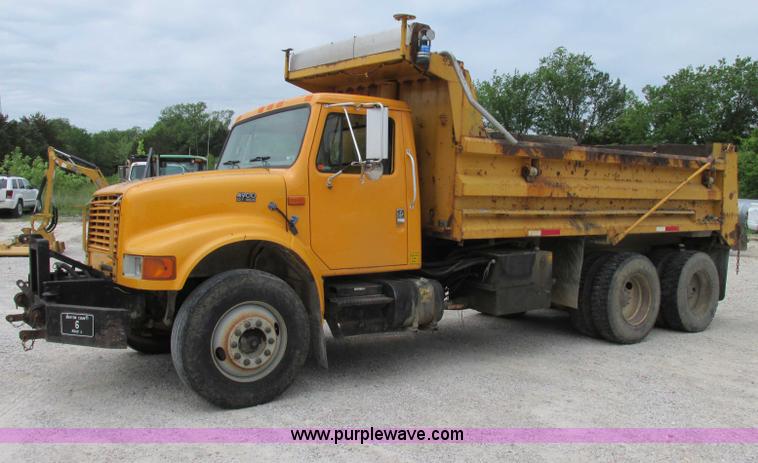 image for item D3974 1998 International 4900 dump truck