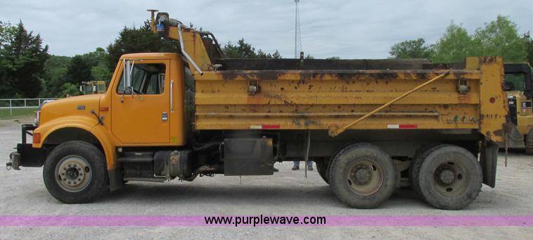 image for item D3974 1998 International 4900 dump truck