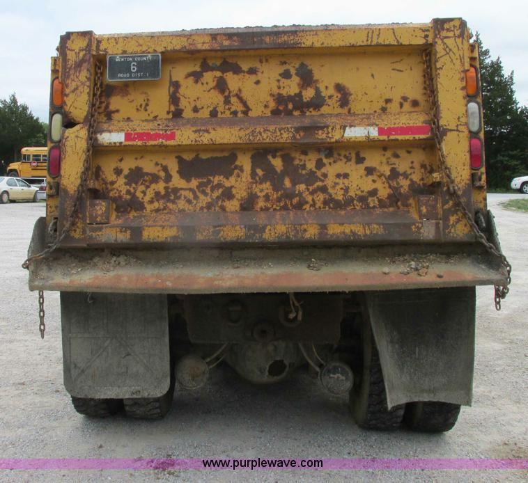 image for item D3974 1998 International 4900 dump truck