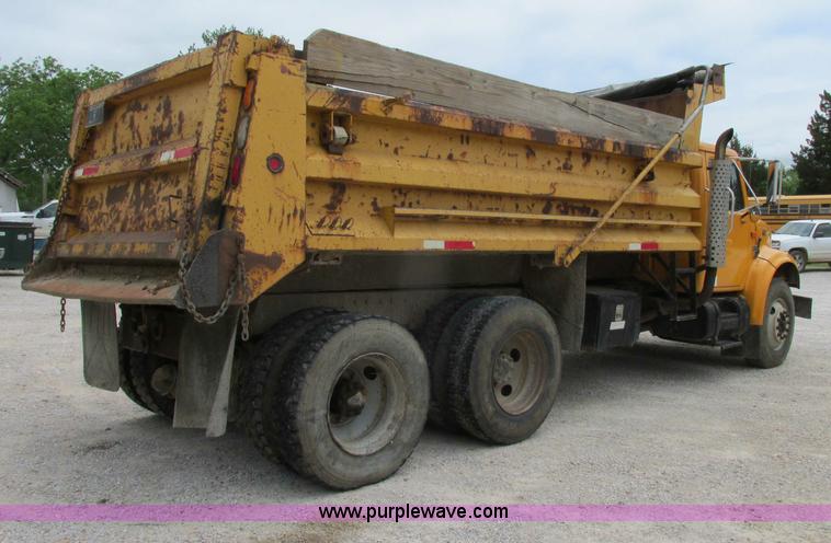 image for item D3974 1998 International 4900 dump truck