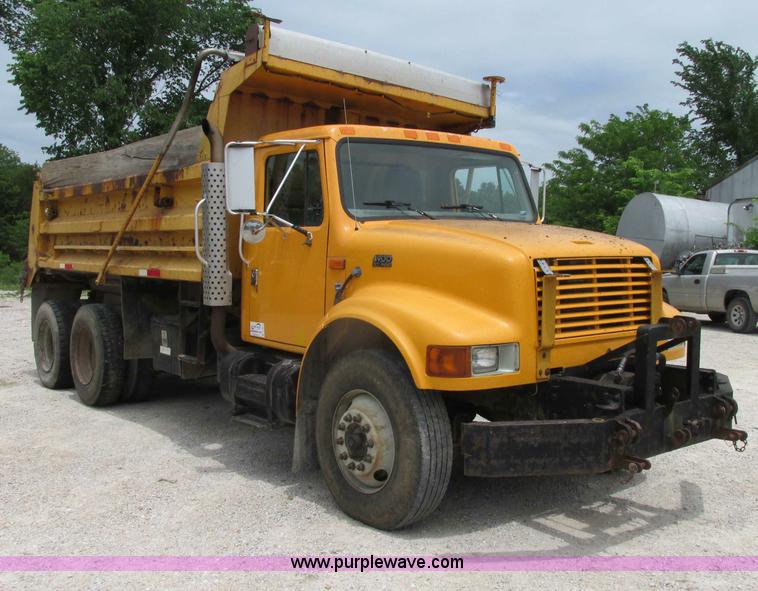 image for item D3974 1998 International 4900 dump truck